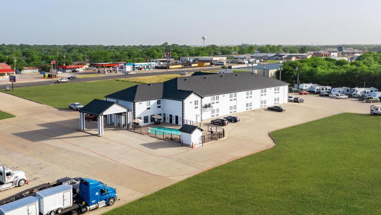 Atria Hotel And Rv Mcgregor Экстерьер фото